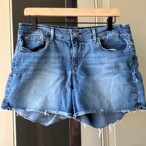 SOLD 🙌🏼 Levi Strauss Raw Hem Signature Gold Modern Shorts W29 Sz 8